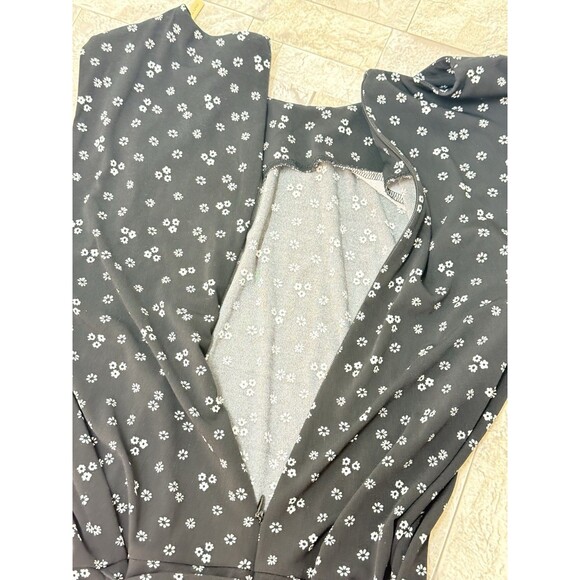 MICHAEL KORS WOMENS WIDE LEG CROPPED JUMPSUIT ROMPER BLACK WHITE FLOWERS Sz M - Picture 12 of 13